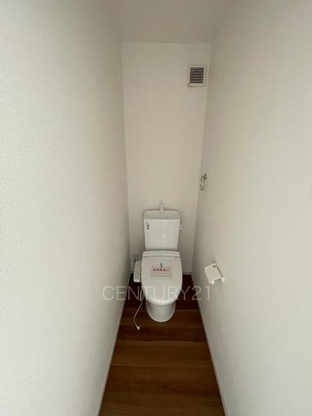 KIP伊勢崎市 今泉町1期2号棟のトイレ|２階トイレです。
温水シャワー洗浄機能付きです。