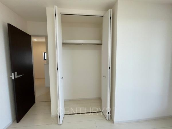 伊勢崎市境保泉中古の収納|ハンガーパイプ付きクローゼットです。