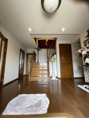 【玄関】 | 吉成南町2丁目RC造中古住宅 | 豪華で開放感があり、エレガントな玄関