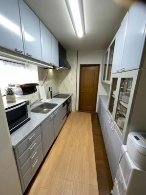 【キッチン】 | 吉成南町2丁目RC造中古住宅 | 収納ゾーンたっぷりのキッチン