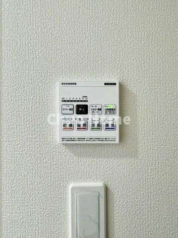 江戸川区大杉2丁目新築分譲住宅の冷暖房・空調設備|【浴室乾燥機】暖房・冷風・換気・乾燥が可能です。毎日を快適に過ごせるうれしい機能が揃っています。雨の日の洗濯物も安心です。