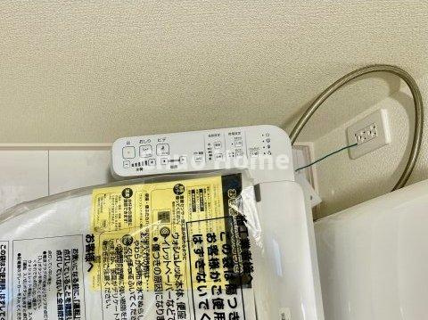 江戸川区大杉2丁目新築分譲住宅のトイレ|【ウォシュレット】清潔に使いたいお手洗いには最適な設備です。もちろんウォームレットも標準装備です。