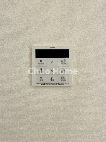 江戸川区大杉2丁目新築分譲住宅の発電・温水設備|【給湯リモコン】外での一日を忘れさせてくれるオートバス機能でお好みの湯量・温度に調整された浴槽。