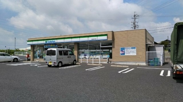 ＮＫＳ１２の周辺|ファミリーマートまで1100m