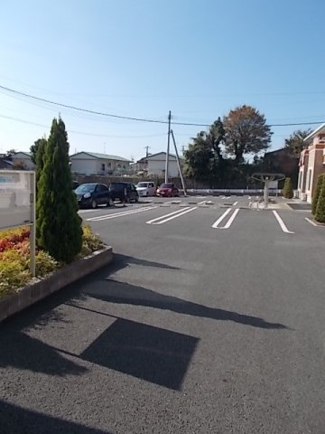 サンハピネスＣの駐車場
