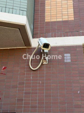 アルシオン北綾瀬の防犯設備|【防犯カメラ】何かあった時の大事な証拠になることももちろんなりますが、防犯というくらいですので大事なのは防犯カメラがあることによって抑止力につながることですよね。