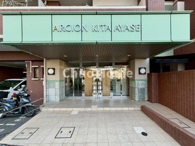 アルシオン北綾瀬のエントランス|【エントランス】マンションのエントランスは、その物件の印象を決める、顔とも言える場所です。毎日通る場所ですからきれいなのが一番です。