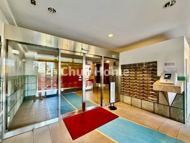 アルシオン北綾瀬の防犯設備|【オートロック】オートロックシステムでセキュリティ充実。当たり前ですが、安全で安心して暮らすのって大事ですよね。お探しのご条件でオートロック付きの物件を探す方も多いですがやはりセキュリティは大事です。