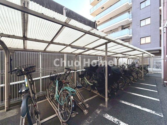 アルシオン北綾瀬の駐輪場|【自転車置き場】最新の空き状況や費用などの詳細は担当スタッフまでお問い合わせください。
