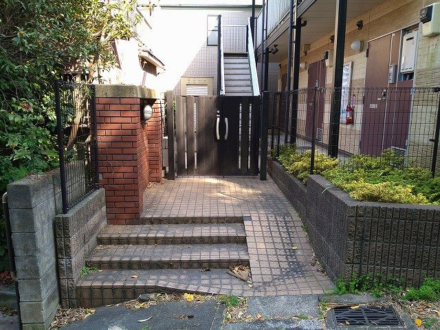 レオパレスサンヴィレッジ１８のその他|オートロックゲート