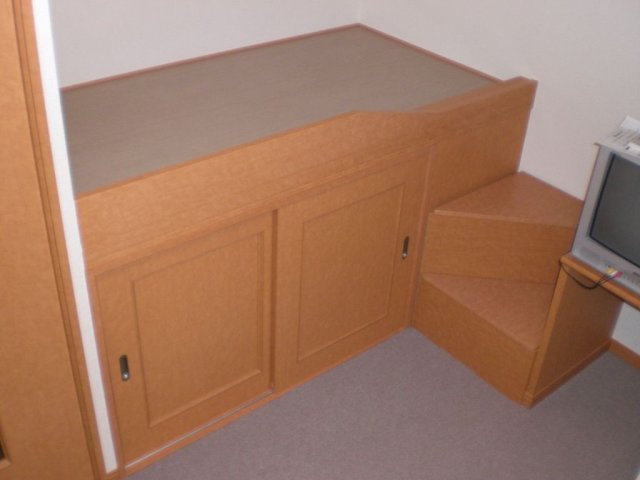 レオパレスサンヴィレッジ１８の居間・リビング