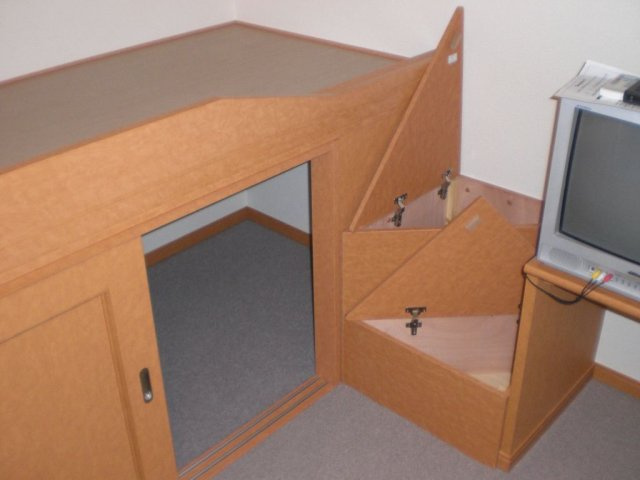 レオパレスサンヴィレッジ１８の居間・リビング