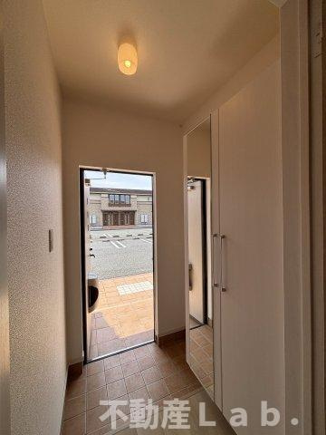 クレセールＢの玄関