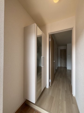 クレセールＢの玄関