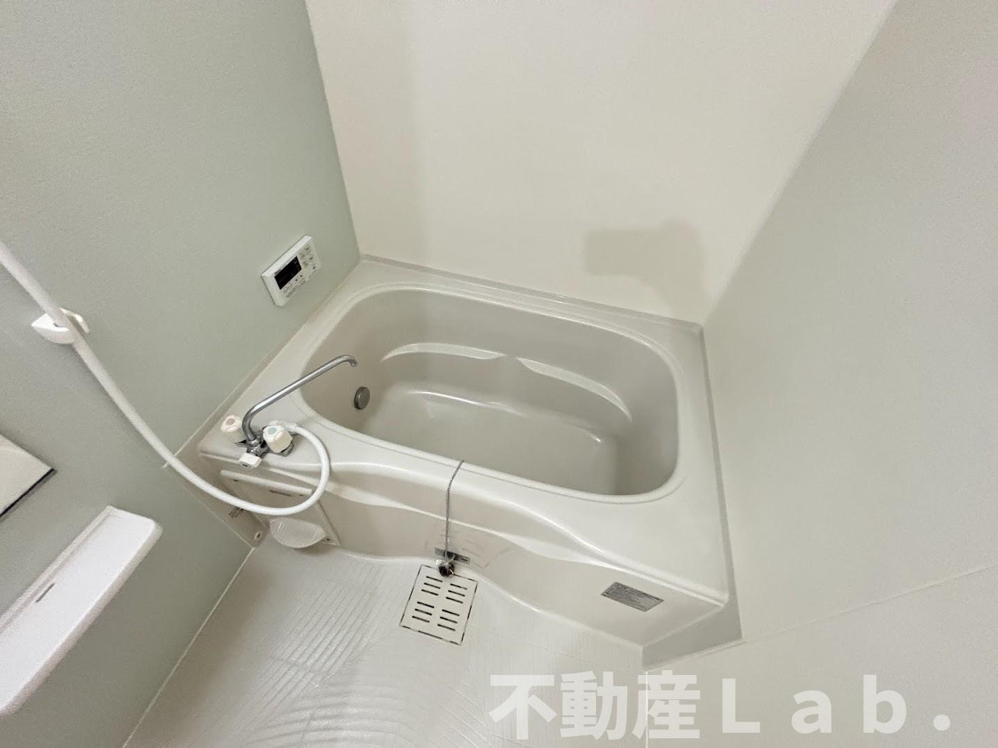 クレセールＢの浴室