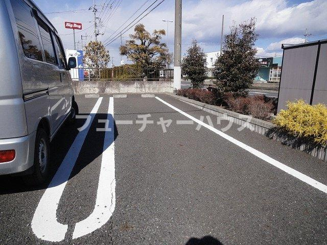 クラール泉　Ａの駐車場