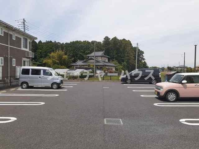 プルメリア　イースト　Ｃの駐車場