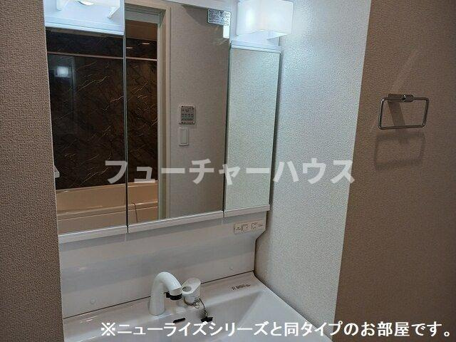 セレナ　ヴィラ　酒門　イーストの洗面所