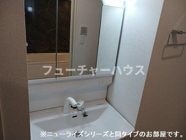 セレナ　ヴィラ　酒門　イーストの洗面所