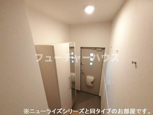 セレナ　ヴィラ　酒門　ウエストの玄関