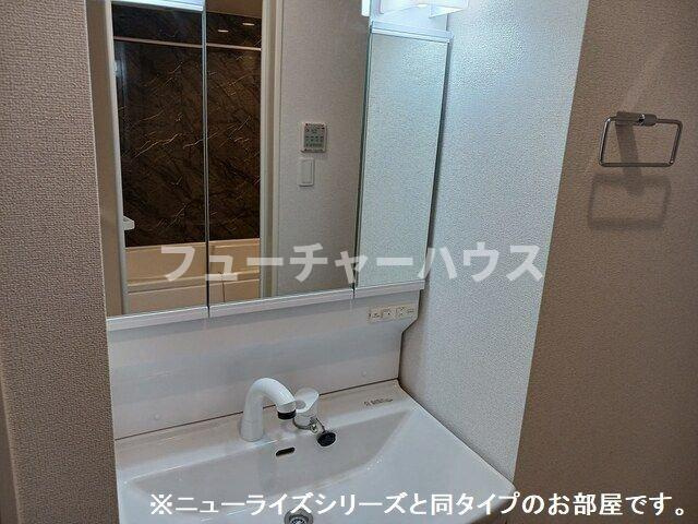 セレナ　ヴィラ　酒門　ウエストの洗面所