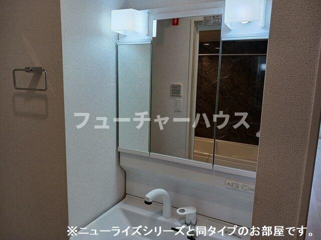 セレナ　ヴィラ　酒門　ウエストの洗面所