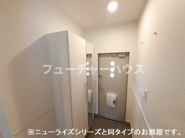 セレナ　ヴィラ　酒門　ウエストの玄関