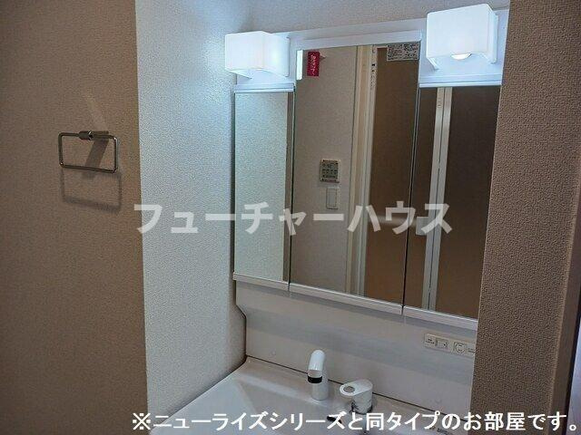 セレナ　ヴィラ　酒門　ウエストの洗面所