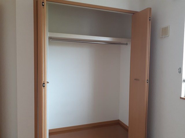 カ－サ　戸出の収納