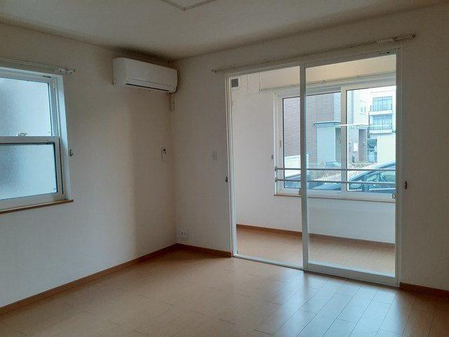 ヴィラ・アルペ－ジュ　Ⅱの居間・リビング|ゆったりとしたリビングです