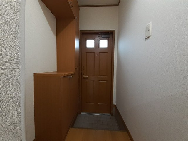 ラフィネ長附の玄関|収納もある玄関です