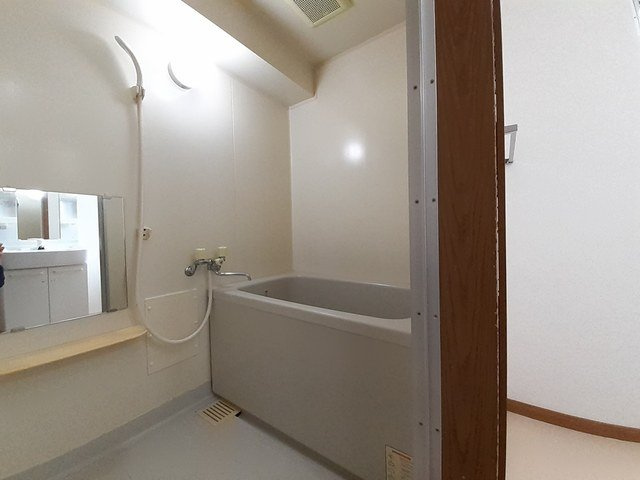 ラフィネ長附の浴室|きれいなお風呂です