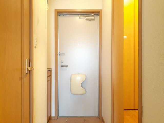 ヴィアーレ秋吉の玄関|収納もある玄関です