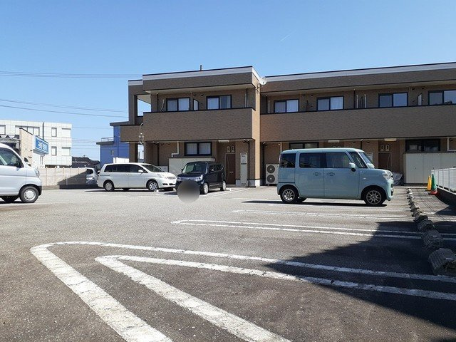 ヴィアーレ秋吉の駐車場|駐車場があります