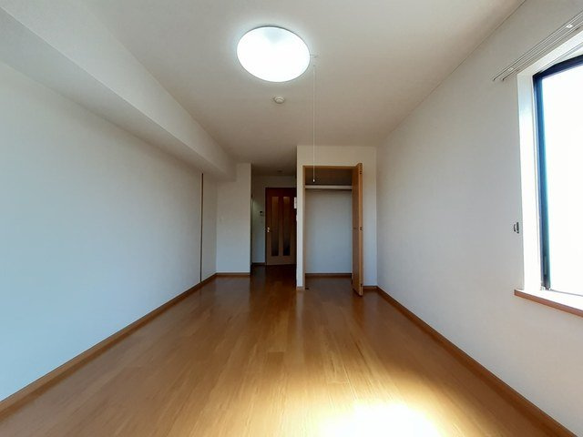 ヴィアーレ秋吉の内装|明るい色調の室内です