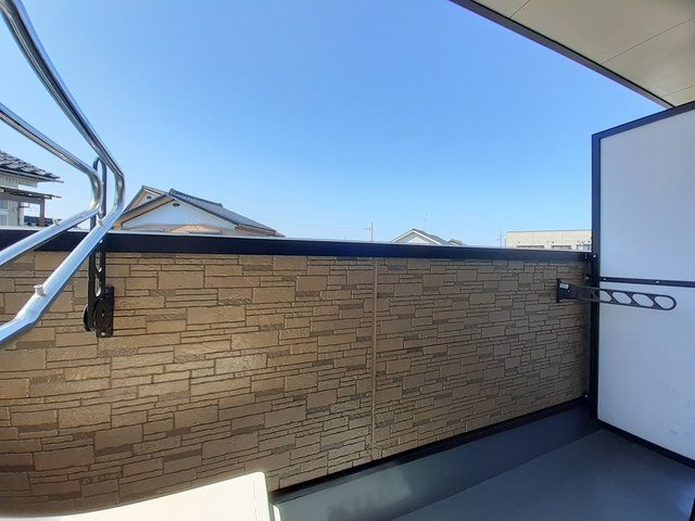 ヴィアーレ秋吉のバルコニー|暖かな日差しのふりそそぐバルコニー