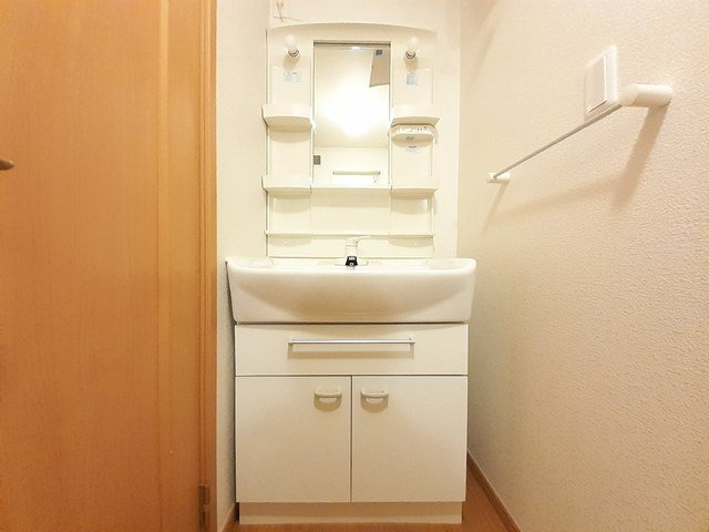 グレイシャスの洗面所|ゆったりとスペースのある洗面所