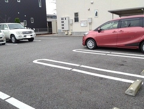 グラン・ノワールⅡの駐車場|駐車スペースもあります