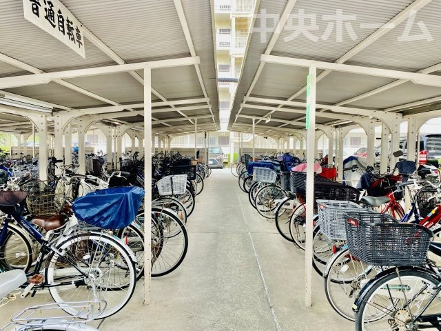白鳥スカイマンションの駐輪場|【自転車置き場】最新の空き状況や費用などの詳細は担当スタッフまでお問い合わせください。