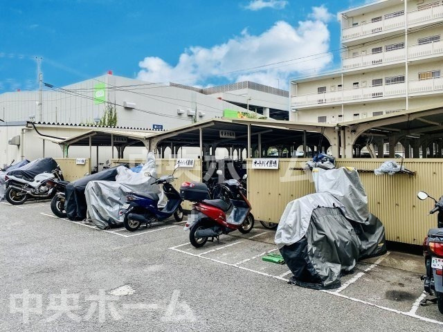 白鳥スカイマンションのその他共用部分|【バイク置場】最新の空き状況や費用などの詳細は担当スタッフまでお問い合わせください。
