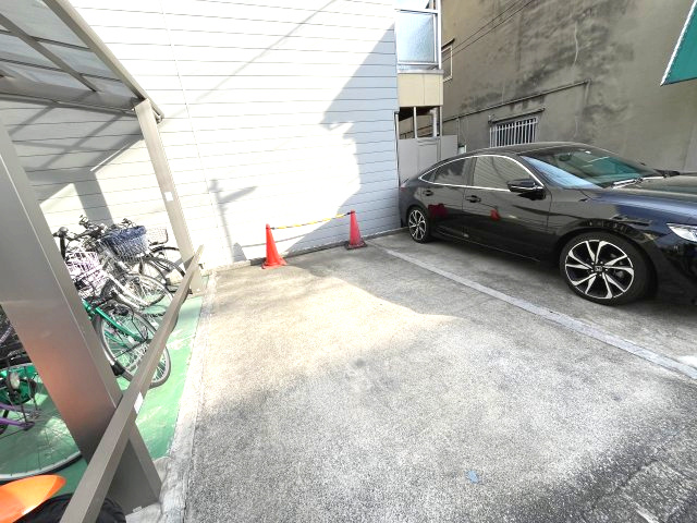 永本マンションの駐車場
