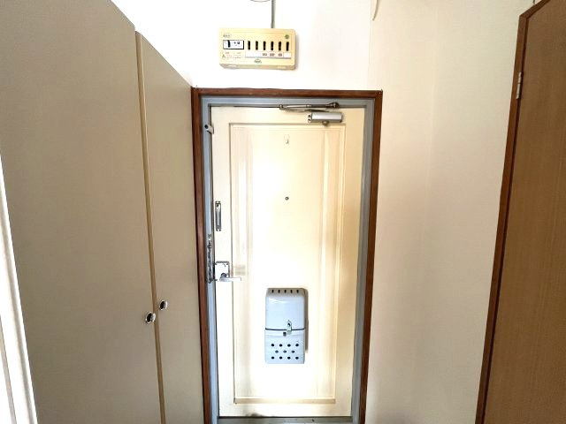 永本マンションの玄関