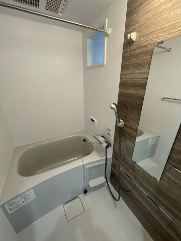 フォレストクリエオーレ宮前町壱番館の浴室