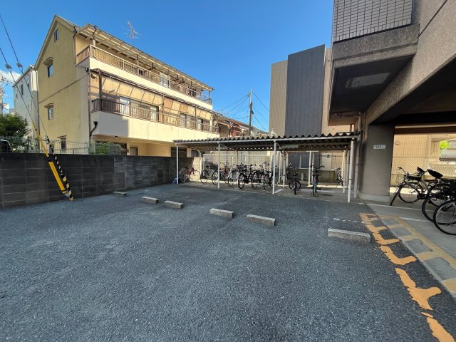 アスカサンハイムの駐車場