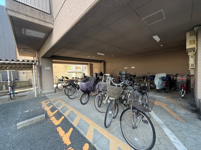 アスカサンハイムの駐車場