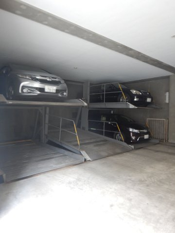 グリーンキャピタル浅草の駐車場