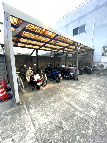 グランクレストの駐車場