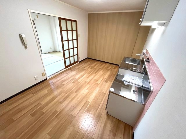 ケイプラザ金田の居間・リビング|写真は、他部屋の同間取りとなっております。