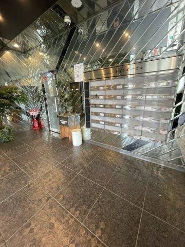 レインボービルのロビー