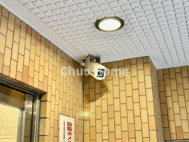 ライオンズマンション親水公園第２の防犯設備|【防犯カメラ】何かあった時の大事な証拠になることももちろんなりますが、防犯というくらいですので大事なのは防犯カメラがあることによって抑止力につながることですよね。